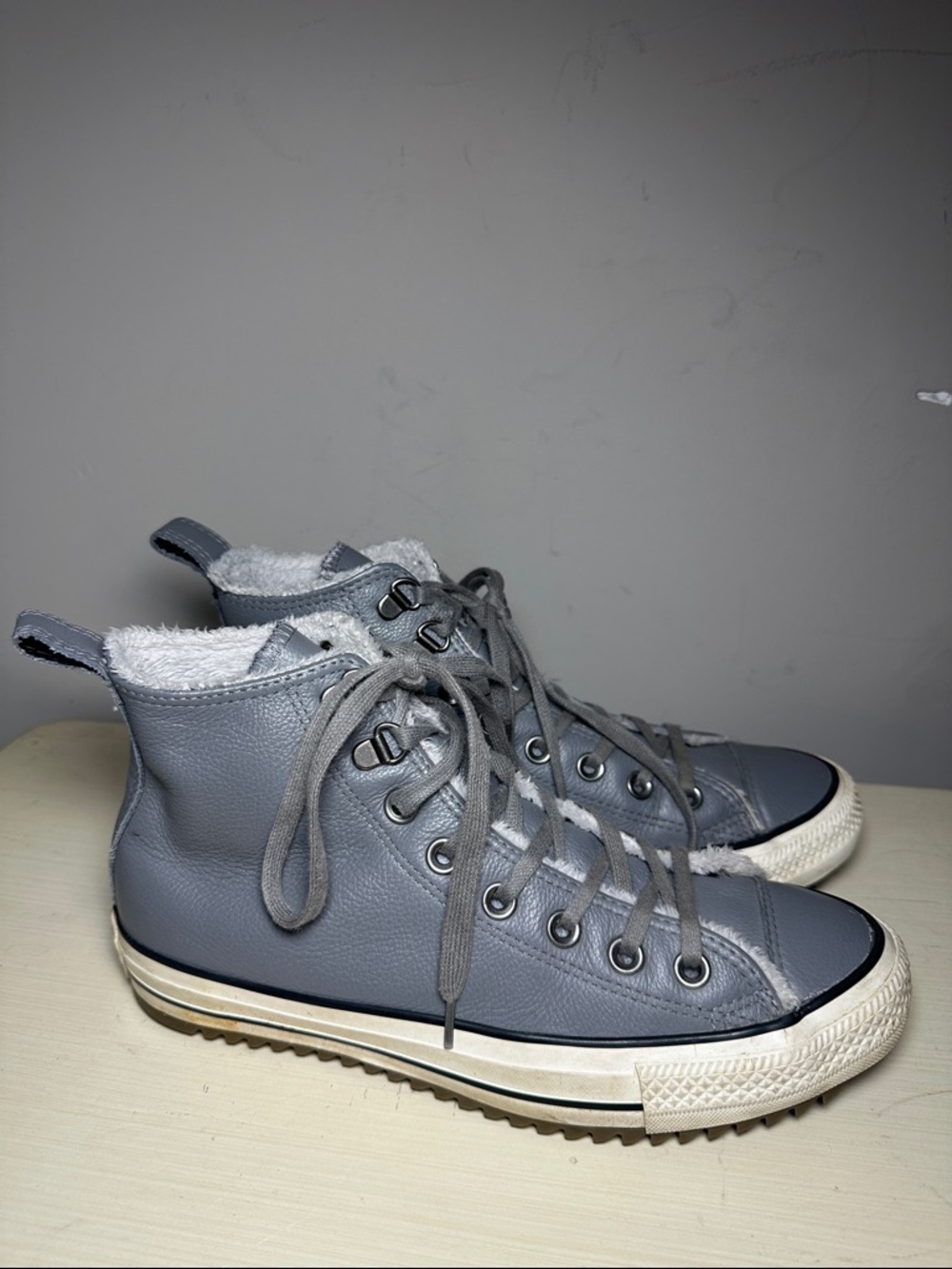 Converse leather Gray High-Top Sneakers with Faux Fur Lining - Picture 2 of 9